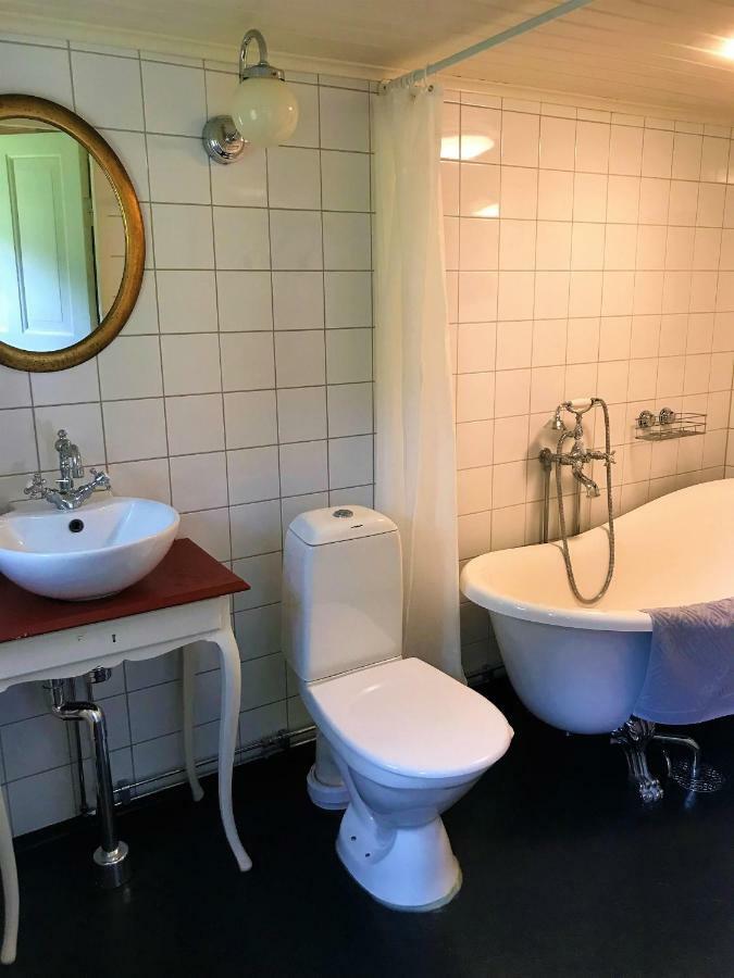 Bed and Breakfast Sjoebacken Gard Lerdala Exterior foto
